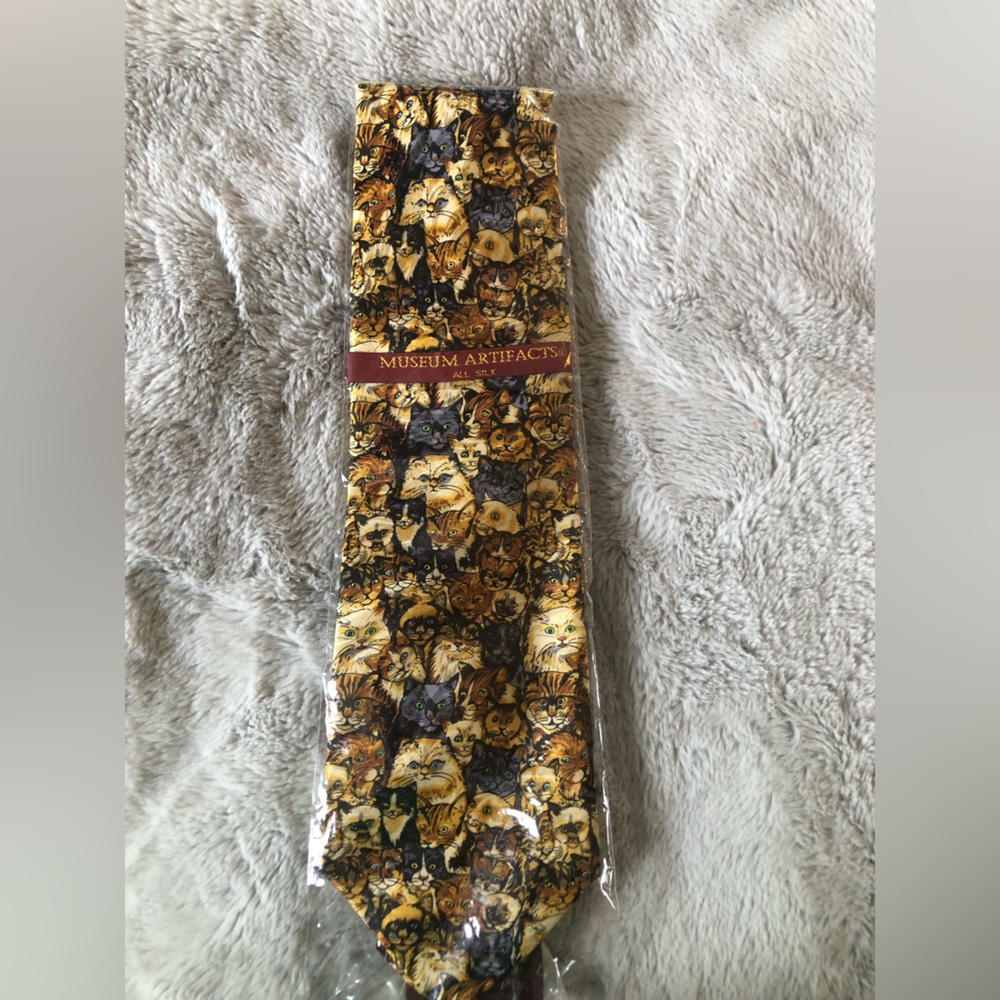 NWT Museum Artefacts Cat Print tie- Multicolored Cats